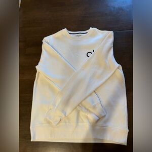Men’s Calvin Klein white pullover crew neck!